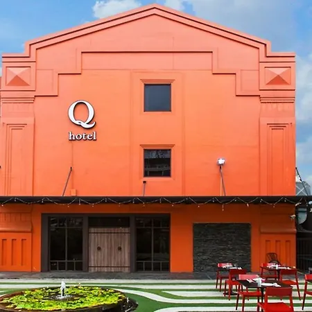 Q Hotel